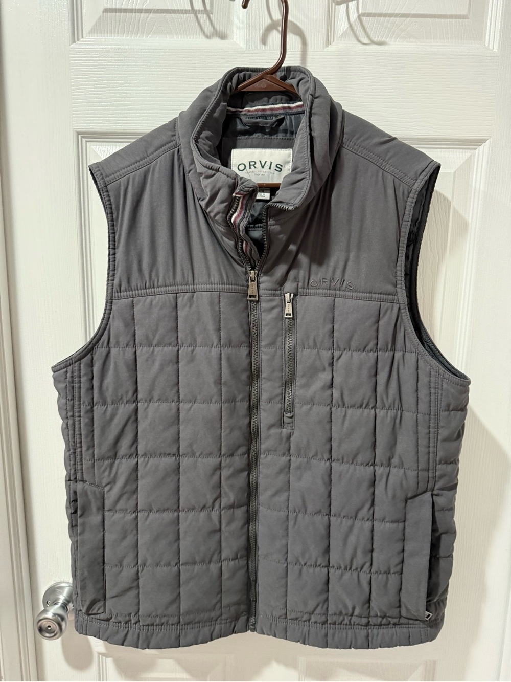 Orvis Quilted Charcoal Gray Men's Vest with Zip Pockets